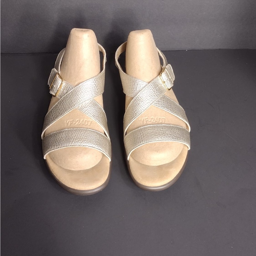 SAS Women's Strappy Sandals - Gold size 10N pre owned Exellent condition